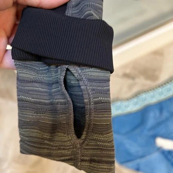 Lululemon women’s size 6 zip up hooded jacket - Picture 4 of 5